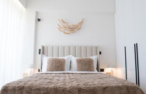 Rafina's PARADISE VIEW!!Walking access to the Port!!! Amazing Seaview!!!Steps from the Beach, 2 min walk!!WIFI 300Mbps! The Lux Seaside Retreat! - Foto 52