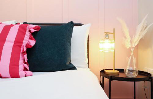 Cosy Bristol Townhouse - Free Parking - Sleeps 6 - By EKLIVING PARTNERS - Foto 14