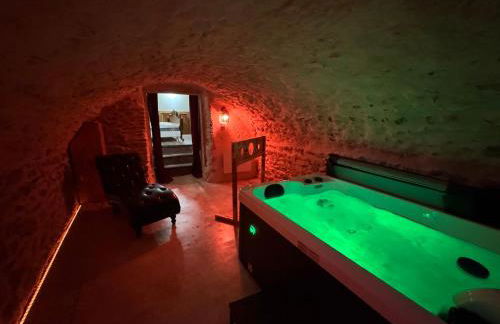 L'Alcôve Secrète Suite médiévale avec Spa - Foto 32