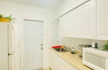 Apartment in the Heart of Calle 8 with Parking - Foto 27