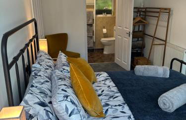 Cozy & Self Contained Garden Bungalow - Foto 14