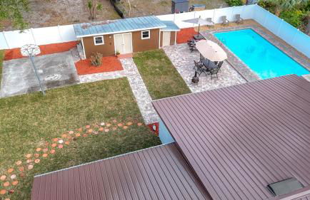 Poolside Paradise with Basketball Court - Foto 11