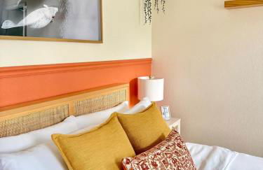 The Royal Cypress Suite Near UF Shands Downtown - Photo 5