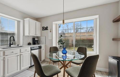 4BD Tropical Pool Oasis with a Game Room - Photo 19