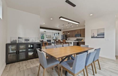 Flagstaff 3BR Cozy Retreat w Fireplace & BBQ - Foto 6