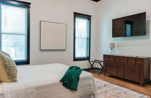 Luxurious Lake Front Estate, Sleeps 20, Game Room and Pet Friendly - Foto 36