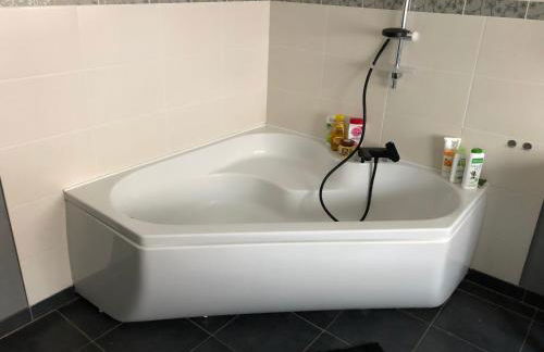 Agréable maison de ville ,calme avec tous les commerces à 150M - Foto 16