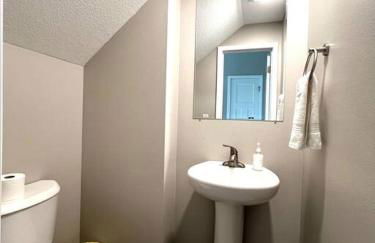 Central Cedar Falls Townhome - King Beds! - Foto 26