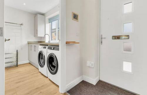 Comfortable 4BR stay in Bourne, Free Parking, Sleeps 7, Families & Contractors Welcome - Foto 5