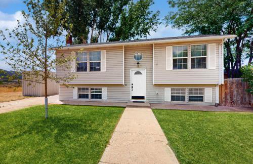 History, Hikes and Cozy Nights Parowan Gem with Deck! - Foto 1