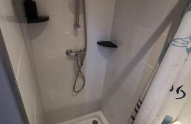 Studio Calme avec Jardin, Tram T6 & Métro D, Proche Hôpital Mermoz et Édouard Herriot - Foto 12