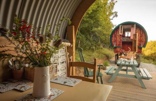 Goldfinch - Photo 16