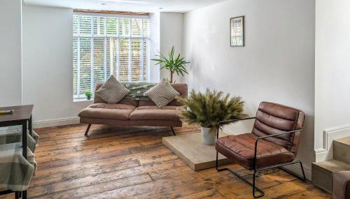 Ye Olde Mottram Chip Shop - Photo 2