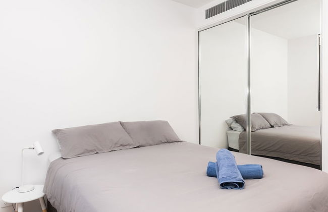 Modern Apartment in Darling Harbour - Photo 3