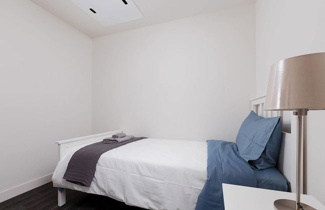 Modern Bright Townhome in Richmond - Photo 10