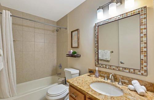 2bd River North Condo with Million Dollar Views! condo - Photo 19