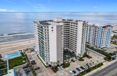Oceanfront Large Condo in Charming Daytona Beach Shores - Photo 2