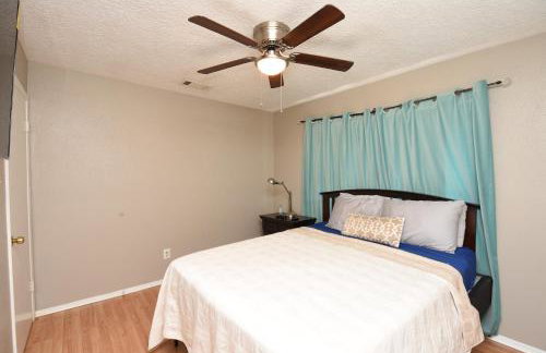 10 Minutes from IAH and Mall, Newly Rehabbed - Foto 30