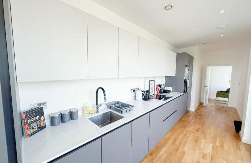 Lux 3-Bedroom Penthouse in Battersea with 3 Private Balconies near Clapham , Nine Elms by NourNest Apartments - Foto 24