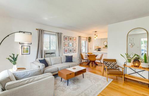 2 Mi to Griffith Park Chic Home with Private Patio - Foto 1