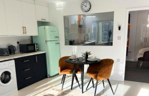 Stylish 1BR Ensuite Apt Wifi, Smart TV, Parking - Foto 12