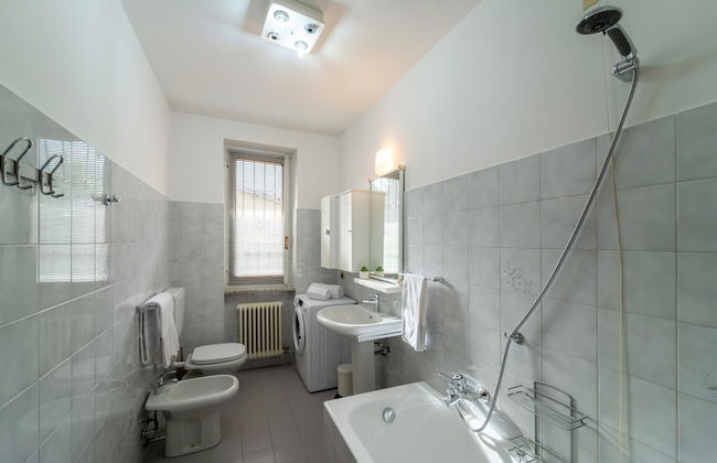 Scarlet Apartment with Garden - Photo 16