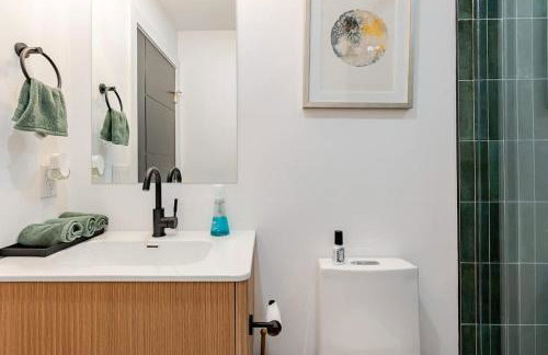 Modern Lakeview Home with Private Dock Sleeps 5 - Foto 35