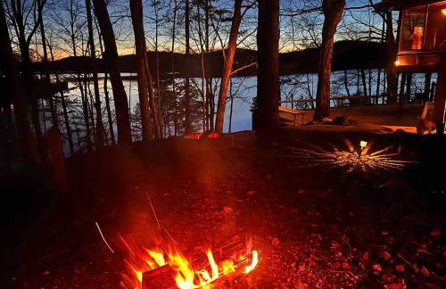 Blue Fish Cabin – Your Lakeside Getaway Awaits - Foto 4