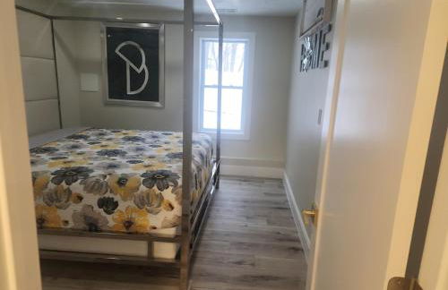 Shrewsbury King Suite | 100in TV + Shower - Foto 4