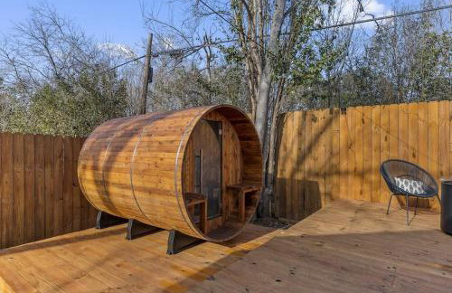 5th St Getaway w Sauna Hot tub Firepit & Game Room - Foto 19