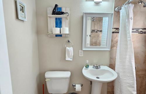 Prime Location Gateway with Pool & Patios, Near Beaches, Groceries and Restaurants - Photo 61