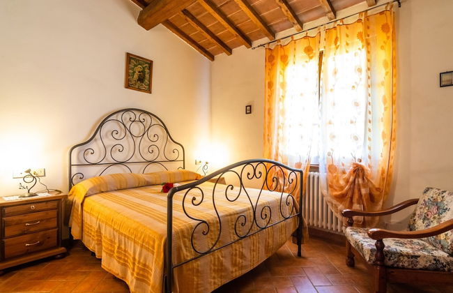 Farmhouse in Tuscany With Panoramic Pool - Photo 3