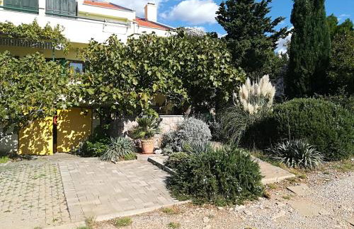Apartment Matea - 20m from the beach - Foto 12