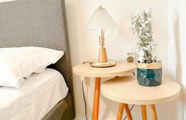 Elegant City-Center Apartment - Photo 4