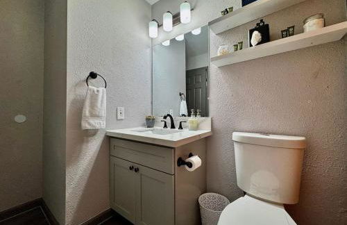 Central Midtown Apt-Secure Parking-Walk to Target - Foto 7