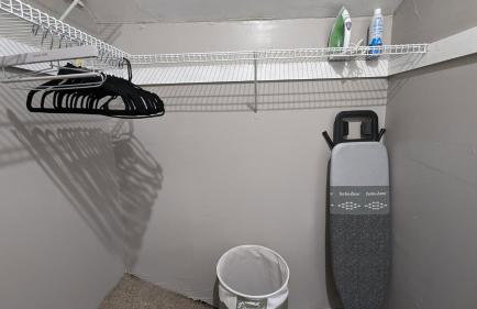 Private, Spacious & Comfy 1 bedroom Entire Suite With Separate Entry & Free Parking - Foto 8