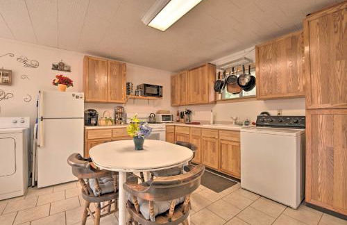 Private Hot Tub and Fireplace Poconos Home! - Foto 10