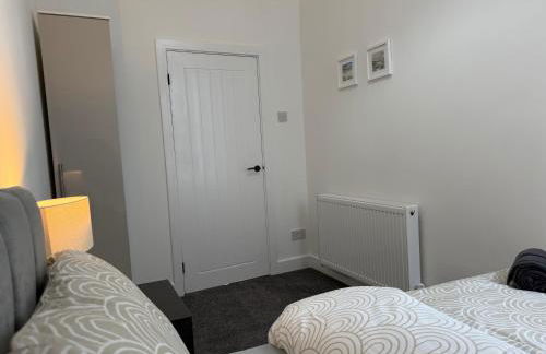 ResiLets - NEW 3 Bed Apt, Sleeps 5, Town Centre, Ideal for contractors, holidaymakers, Professional Short Stay - Foto 7