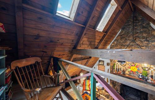 A-Frame with VIEWS - Walk to Downtown and Park - Pets OK - Foto 22