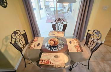 Joyful and Bright 4 Bedroom 3 Bathroom Pool Home - Foto 45