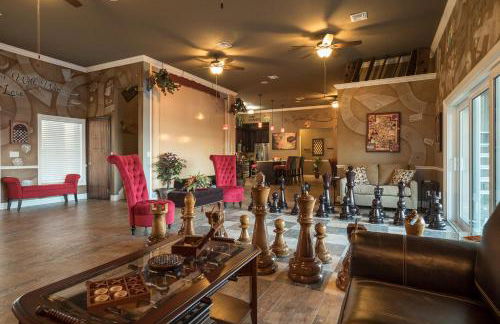 10 Acre Lakefront Game House - Sleep Upto 45 - Foto 44