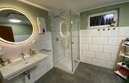 Gemütliche Souterrain Wohnung Nähe Phantasialand mit Parkplatz - Foto 20