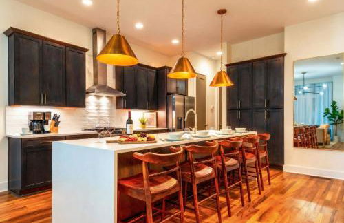 Skyline Views with Double Rooftop Deck & Game Room - Foto 13