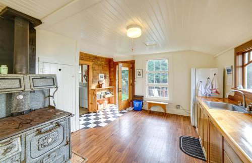 Rustic Oceanfront Mendocino Coast Cottage with Deck! - Foto 7