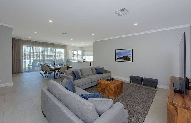 A Waterside Paradise - Foto 21