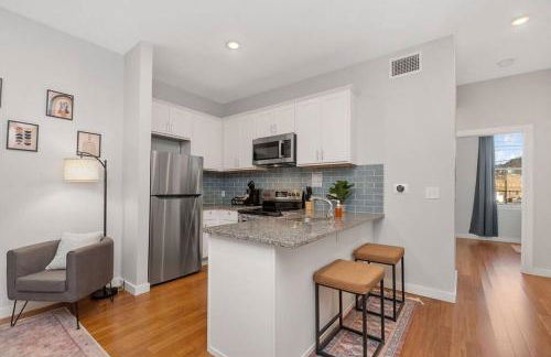 Prime OTR off Vine St, Lux Full Bed, Fast WiFi, Fully Equipped, 50in TV, Sleeps 4ppl - Foto 11