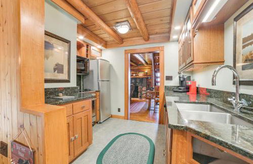 Steps to Lake Huron! Family Outdoorsy Getaway - Foto 6