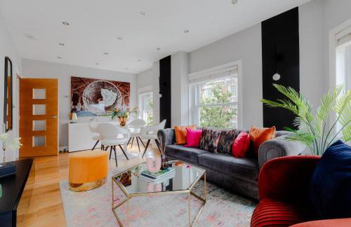 Cool Covent Garden Theatre Design Hub for Families Friends Couples - Foto 11