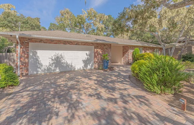 Pebble Beach Barking Seals - 5min Walk to the Beach! - Photo 33