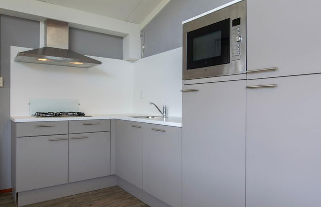 Restyled Bungalow with Dishwasher near Cozy Domburg - Photo 3